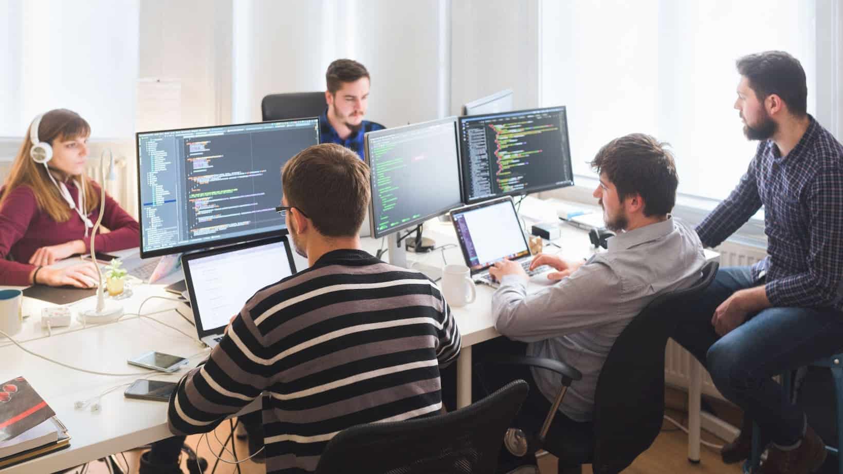 How dedicated software development model works