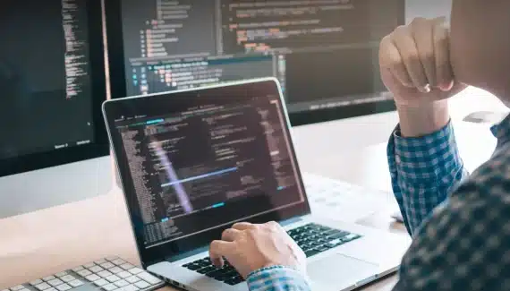 In-house and outsourced software development comparison