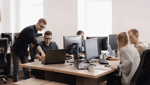 When to choose software development outsourcing
